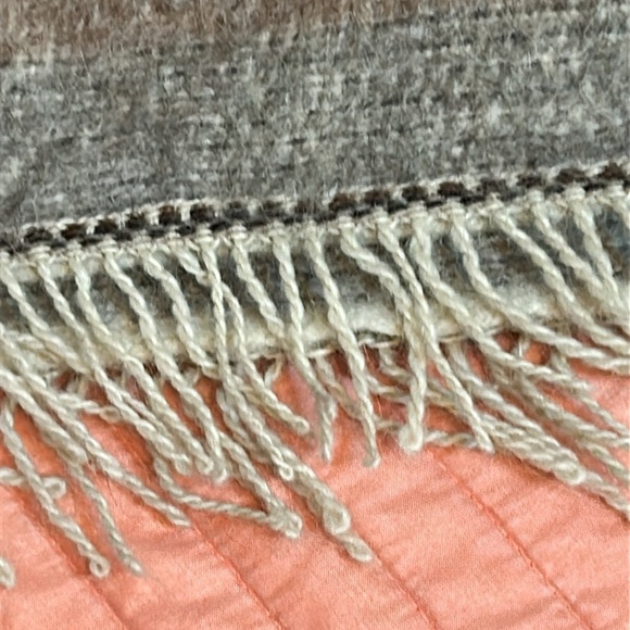 Vintage Quiaqueno Brown Tan Fringe Alpaca Llama Wool Poncho Pom Pom drawstring - Picture 9 of 15